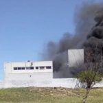 Policías hicieron un asado en una comisaría y provocaron un incendio: se quemaron 77 motos