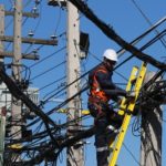 Municipio solicita a empresas de telecomunicaciones el retiro de “basura aérea” del cableado eléctrico
